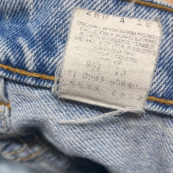 90's Vintage 550 Levi's Relaxed Fit with Tapered Leg faded blue jeans USA made - Picture 6 of 11